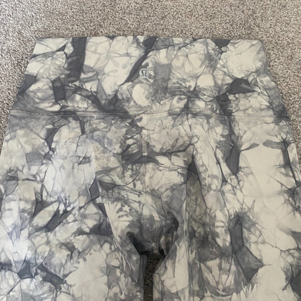 Lululemon size 6 leggings